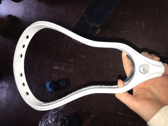 Maverik Tank Universal White