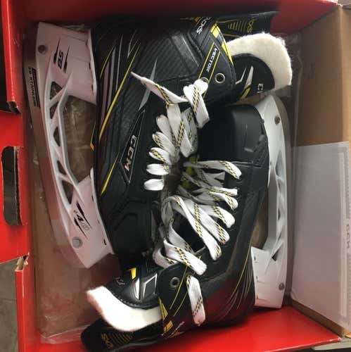 CCM Vector Skates, SZ 7D, Never Used