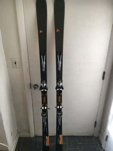 Salomon pilot 192 20R skis with 4-12 bindings