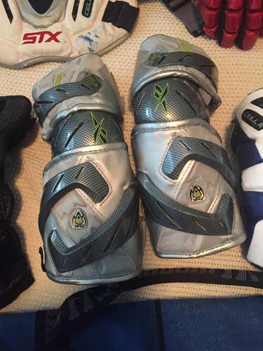 New Reebok 9K Arm Guards - Medium