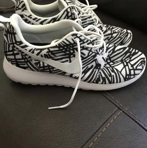 BN Nike Roche Zebra Print