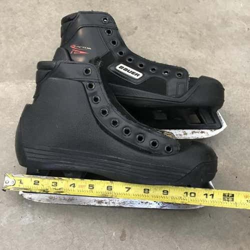 Bauer Goalie Skates Junior Size 7