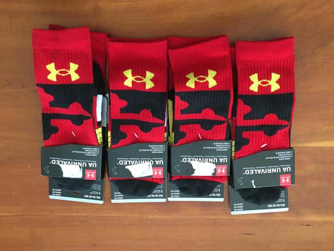 (4) PAIRS New MARYLAND TERRAPINS Under Armour Performance Socks Heat Gear SIZE MEDIUM RED FLAG