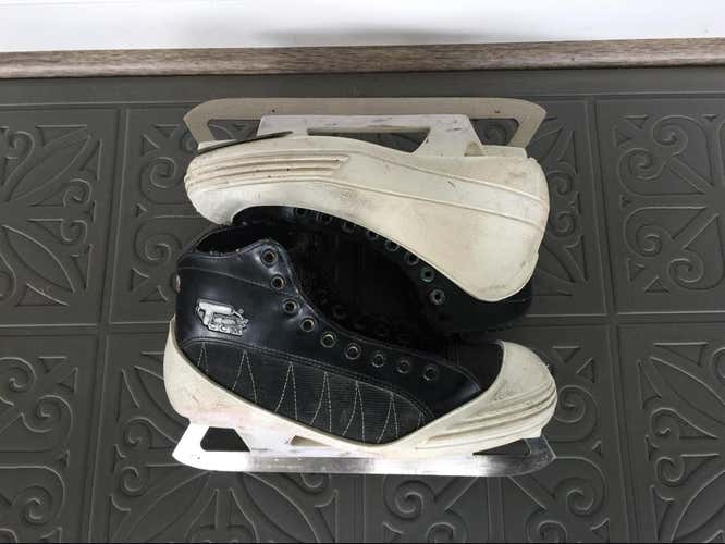 CCM 452 Tacks Goalie Skates Size 9.0.
