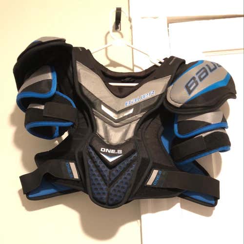 Bauer One.8 Senior XL Shoulder Pads