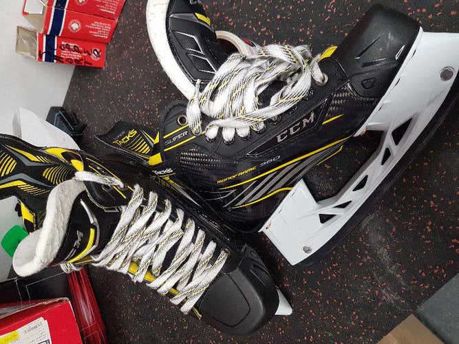 CCM SuperTacks Skates Senior 7D