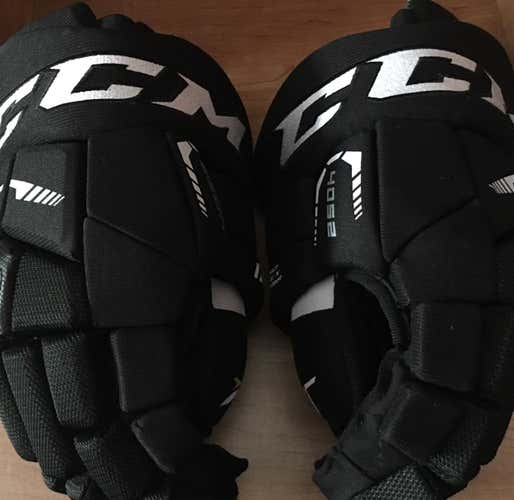 CCM Tacks Hockey Gloves Like New