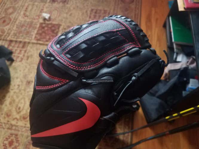 New Nike MVP Glove