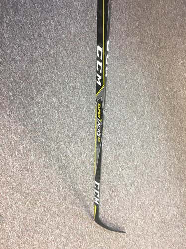 New CCM Super tack 2.0 grip Stick P28 75 flex Right Handed 125.00