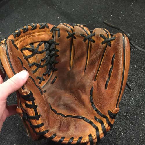 Wilson A2k Recently Relaced And Conditioned Come With Fitbit