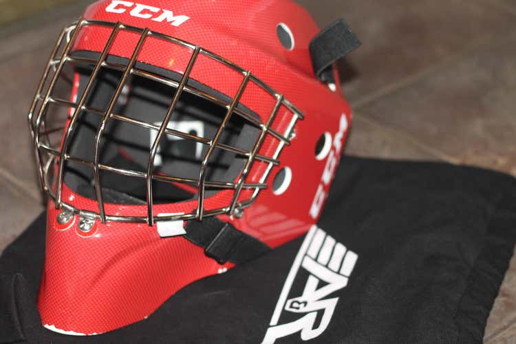CCM 1.5 Carbon Red Goalie Mask Junior