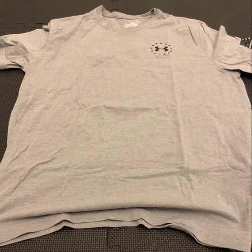 Large USA Under Armour Heat Gear Shirt