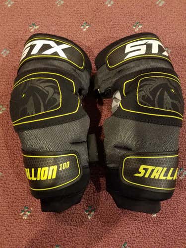 STX Stallion 100 Arm Pads - Small