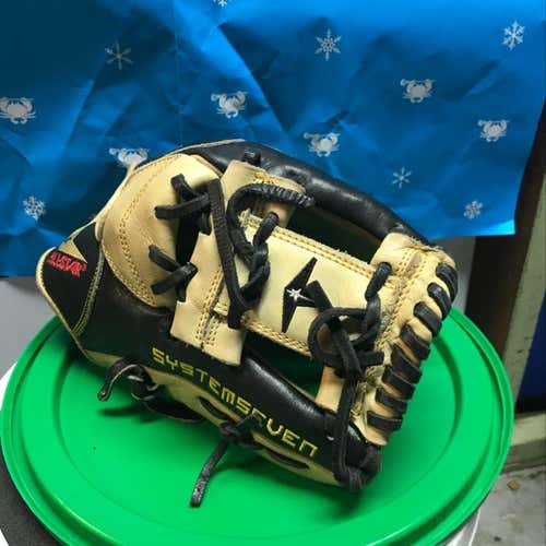 Broken In Good Condition All-star System Seven 11.5 Infielder Glove