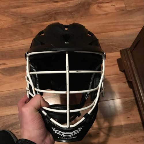 Matte Black Cascade R With White Pearl Facemask