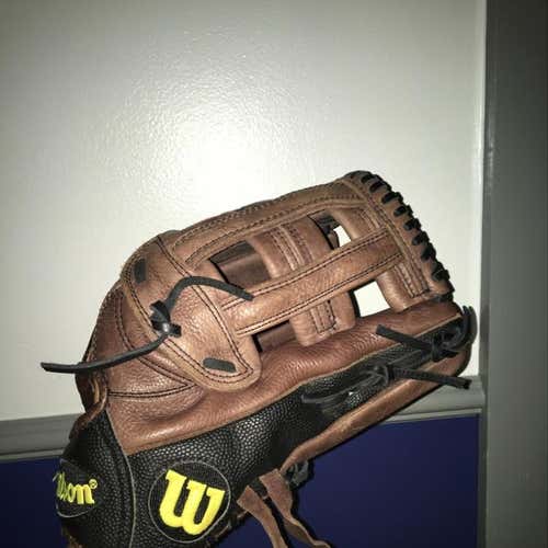 Wilson A1000 12.5 Outfield Glove