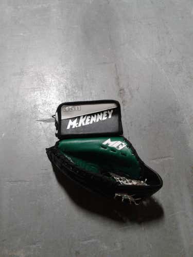 New McKenny CG 350 Goalie Glove Regular Senior