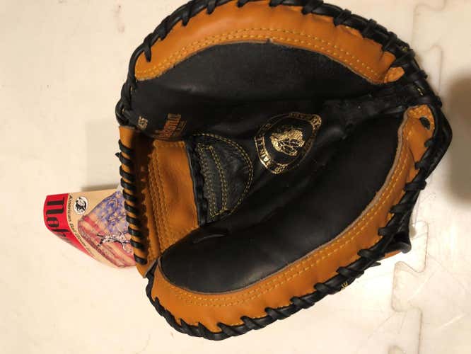 New Nokona Catchers Glove CM55
