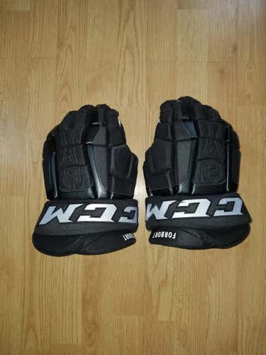 L.A. Kings Derek Forbort CCM Pro Stock Gloves Senior