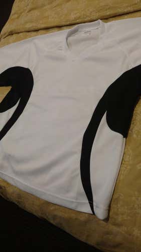Reduced price.New Firstar Practice Jersey White with Black Large Medium