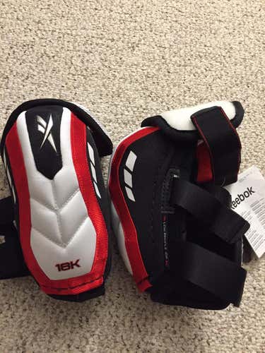 New Reebok 18K Elbow Pads Senior size large