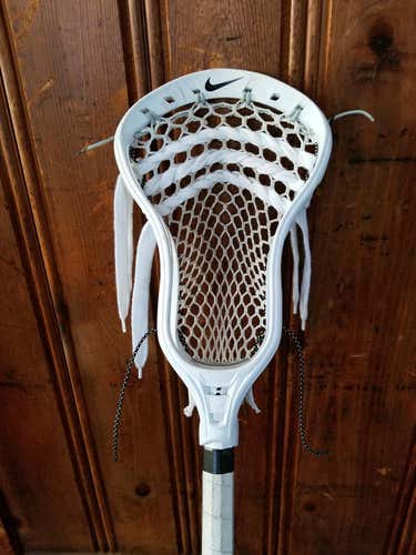 Nike Lakota U Complete Stick W/ True 4.0 Composite Shaft