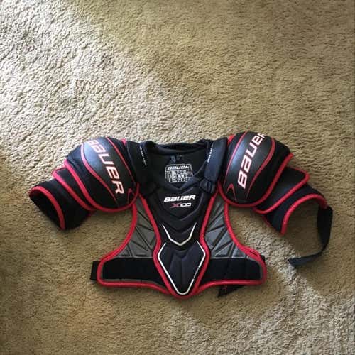 LIKE NEW Bauer X100 Shoulder Pads
