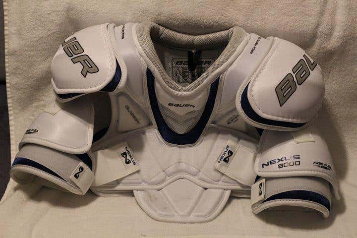 Bauer Nexus 8000 Shoulder Pads Senior