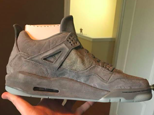 Jordan Kaws 4