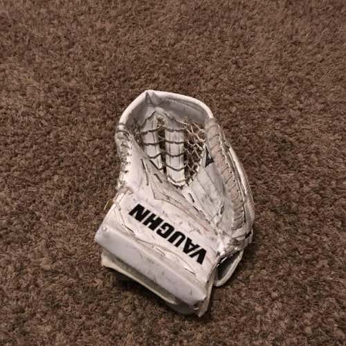 Int. Vaughn V6 Goalie Glove