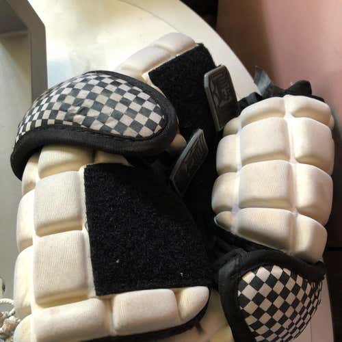 Bribe King Arm Pads Large White/Black (Used)