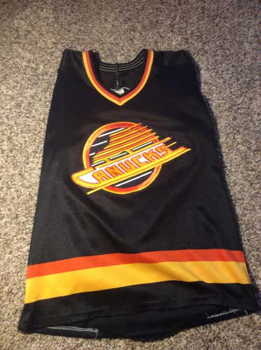 CCM Vancouver Canucks Jersey... IDK how old it is... Trade or Cash