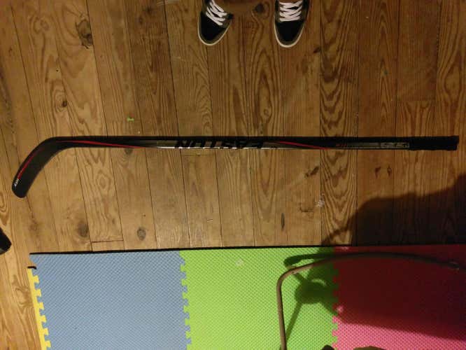 Easton Synergy HTX Stick Righty Mid 81 - 85 Senior E4
