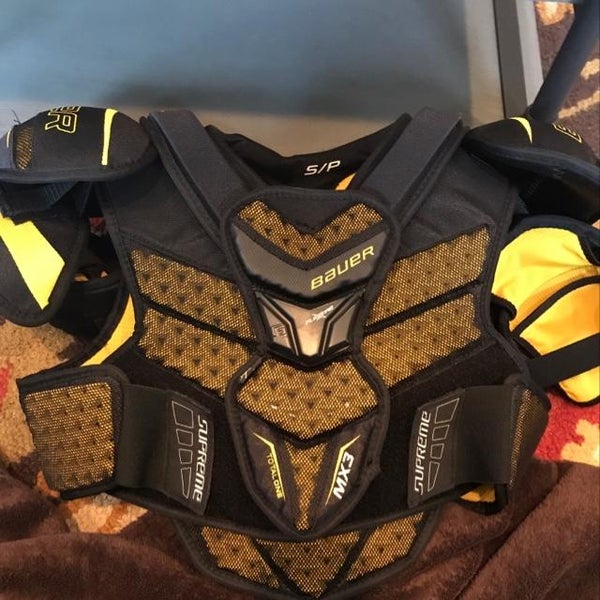 New W/O Tags Bauer Total One MX3 Senior Small Shoulder Pads
