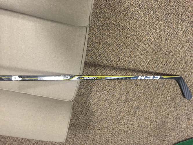 New CCM Super Tacks 2.0 Stick Righty Mid 71 - 75 Senior