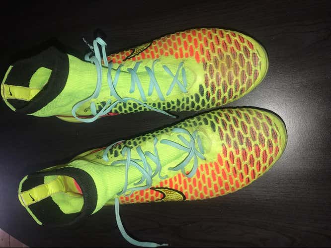 Nike Magista