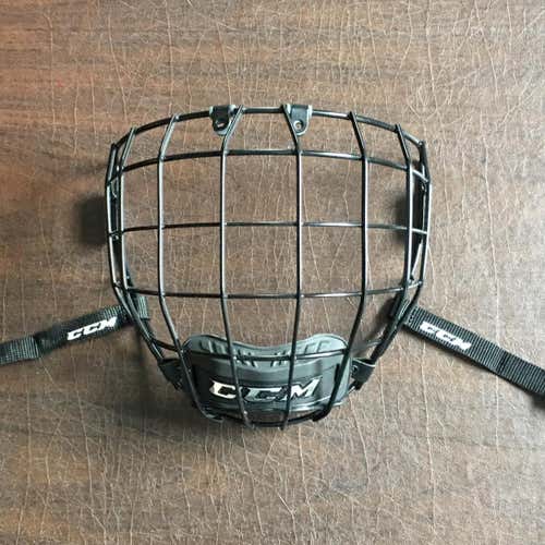 CCM FM680 Medium Cage