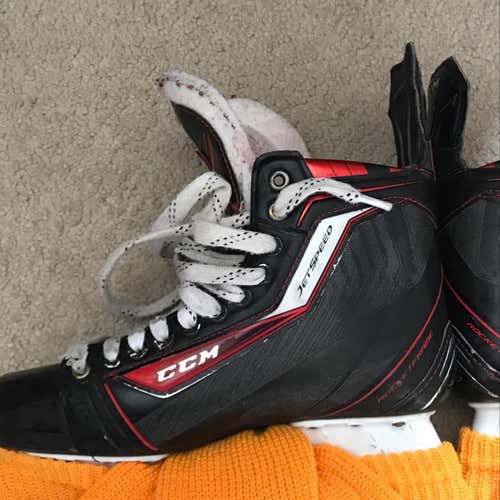 CCM JETSPEED SKATES