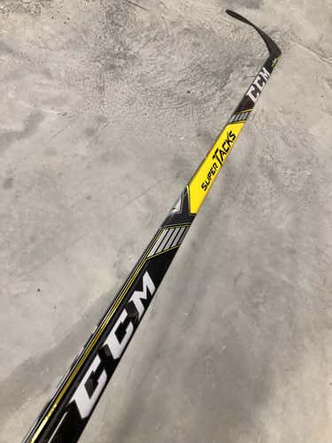New CCM Super Tacks RH 85Flex P6