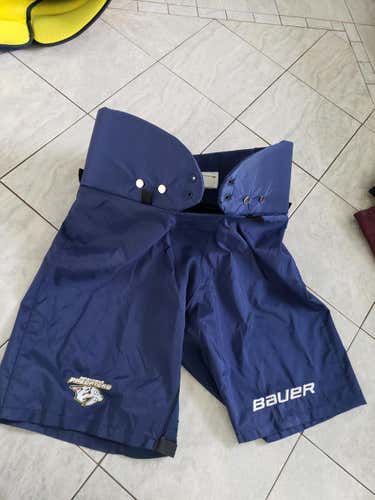 New Bauer Nashville predators shells, size large