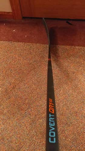 Warrior Covert QR1 SE Stick Righty Mid 71 - 75 Intermediate