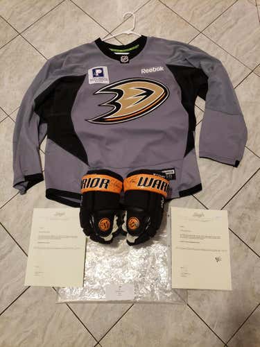 Clayton stoner practice worn jersey and signed game worn Warrior AX1 gloves  LOA