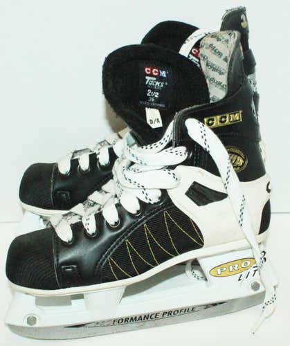 CCM TACKS 352 - JR 2 1/2 D ICE HOCKEY SKATES W/ PRO 3 LITE JUNIOR 2.5D USED