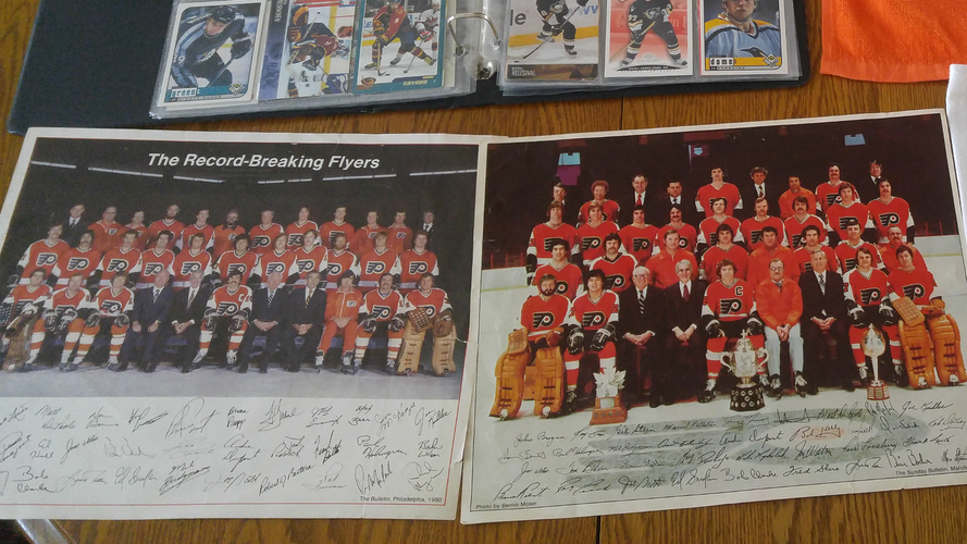 Philadelphia Flyers signed team photos