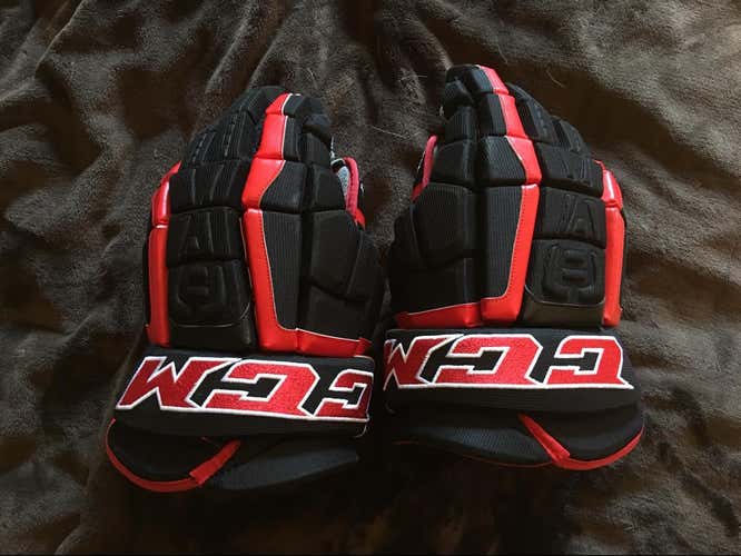 Used Chicago Blackhawks CCM U+CL 14” Gloves