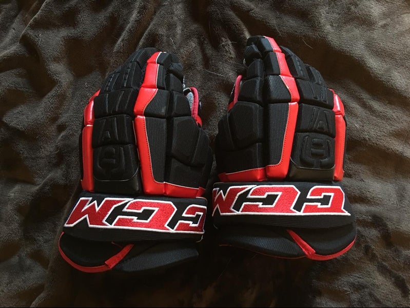 Used Chicago Blackhawks CCM U+CL 14” Gloves