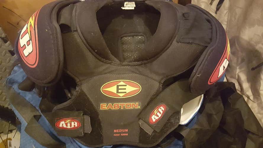 Easton Shoulder Pads Senior