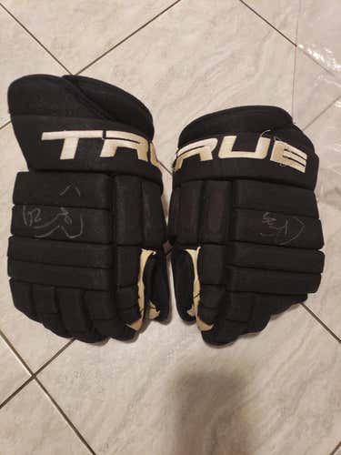 Ducks Chris Stewart signed and game used True Pro 4 rolls gloves, size 13", LOA