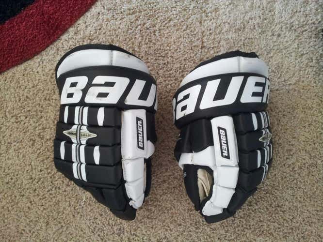 Bauer SDP hockey gloves size 13" never used. Mint cond... Blk/Wht
