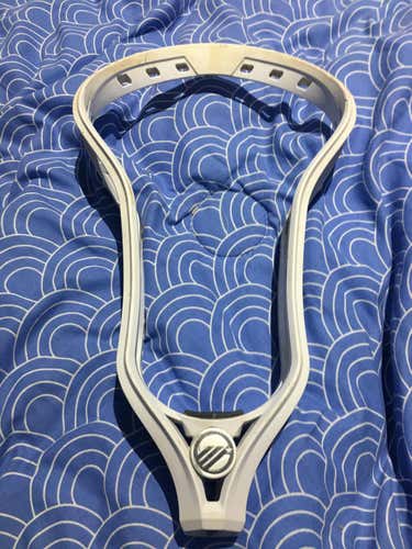 Maverik kinetik (white)